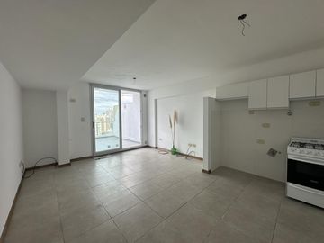 Venta Departamento Categoria Monoambiente Con Patio. Centro Rio