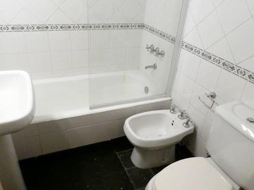 Ortega y Gasset 1600: Alquiler 2 amb cocina y baño completos.-