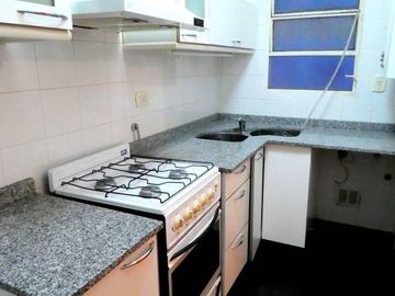 Ortega y Gasset 1600: Alquiler 2 amb cocina y baño completos.-