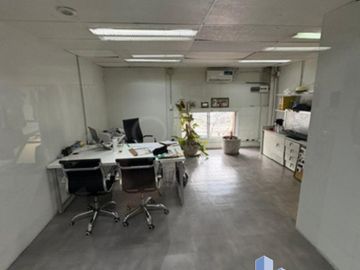 Espect Galpón/Deposito/Local Comerc s/lote Ppio 8,56 x 37,40 mt apr Ofic s/Av Dorrego y Av Cordoba