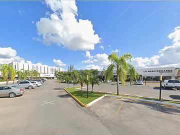 LOCAL COMERCIAL EN RENTA EN MÉRIDA YUCATÁN EN PLAZA SOBRE AVENIDA