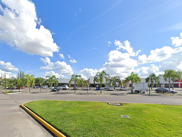 LOCAL COMERCIAL EN RENTA EN MÉRIDA YUCATÁN EN PLAZA SOBRE AVENIDA