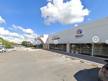 LOCAL COMERCIAL EN RENTA EN MÉRIDA YUCATÁN EN PLAZA SOBRE AVENIDA