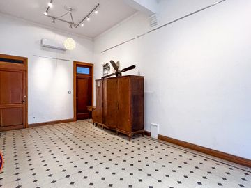 AMPLIO LOCAL COMERCIAL CON VIVIENDA