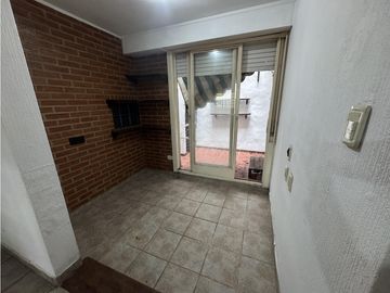 PH VENTA LA PLATA 2 DORMITORIOS, PATIO APTO BANCO