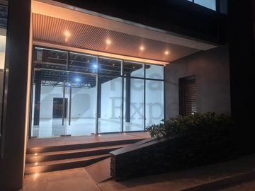 Edificio - Oficinas en Renta en Cumbres 1 Sector
