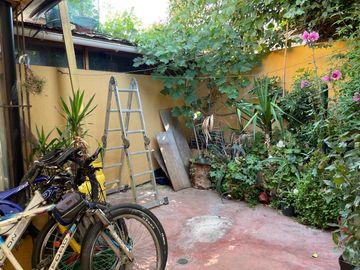 VENTA COMODA CASA EN LAS CONDES