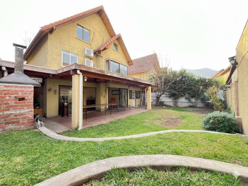 AMPLIA CASA 6D-5B-2E-BOD EN CONDOMINIO, HUECHURABA