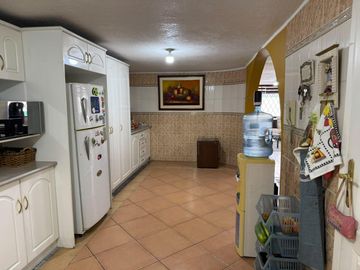 VENDO AMPLIA CASA SN ANTONIO PICHINCHA 3H, TERRAZA