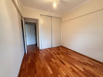 Departamento en alquiler de 2 ambientes c/ cochera en Villa Urquiza