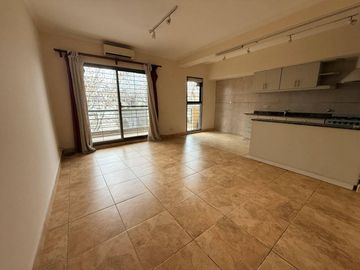 Departamento en alquiler de 2 ambientes c/ cochera en Villa Urquiza
