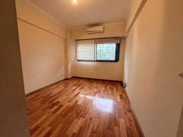 Departamento en alquiler de 2 ambientes c/ cochera en Villa Urquiza