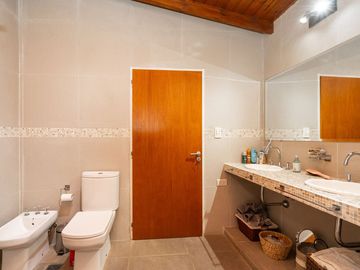 CASA EN VENTA CON PILETA MAS DEPARTAMENTO BECCAR