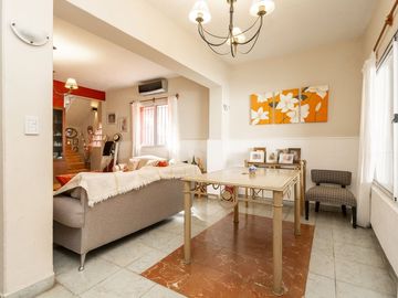 CASA EN VENTA CON PILETA MAS DEPARTAMENTO BECCAR