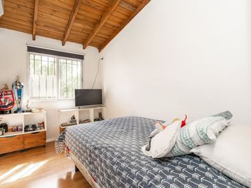 CASA EN VENTA CON PILETA MAS DEPARTAMENTO BECCAR