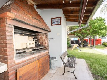 CASA EN VENTA CON PILETA MAS DEPARTAMENTO BECCAR