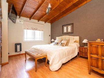 CASA EN VENTA CON PILETA MAS DEPARTAMENTO BECCAR