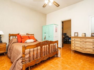 CASA EN VENTA CON PILETA MAS DEPARTAMENTO BECCAR