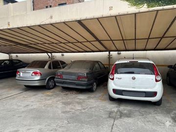VENTA COCHERA FLORES