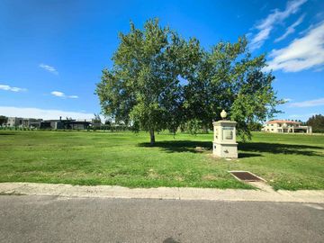 VENTA LOTE 1707 M2 BARRIO SAN ELISEO GOLF