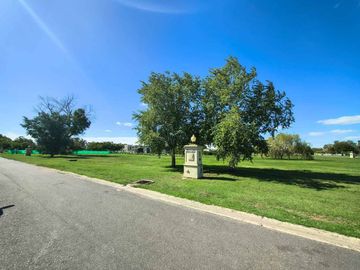 VENTA LOTE 1707 M2 BARRIO SAN ELISEO GOLF