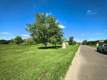 VENTA LOTE 1707 M2 BARRIO SAN ELISEO GOLF