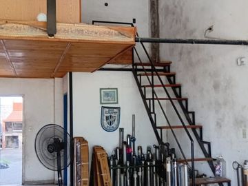 VENTA LOCAL + CASA SOBRE ACCESO OESTE INVERSION!