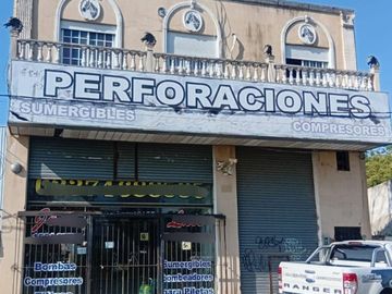 VENTA LOCAL + CASA SOBRE ACCESO OESTE INVERSION!