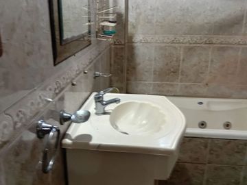 VENTA LOCAL + CASA SOBRE ACCESO OESTE INVERSION!