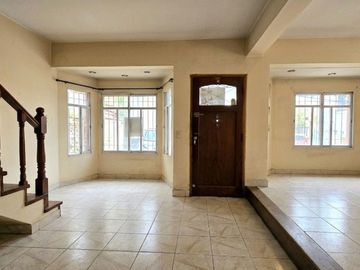 VENTA DE CASA A REFFACIONAR IDEAL INVERSOR