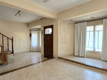 VENTA DE CASA A REFFACIONAR IDEAL INVERSOR