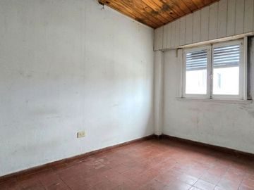 VENTA DE CASA A REFFACIONAR IDEAL INVERSOR