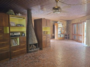 CASA 5 AMBIENTES EN VENTA ADROGUE CON PILETA