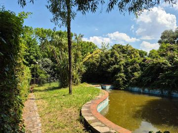 CASA 5 AMBIENTES EN VENTA ADROGUE CON PILETA