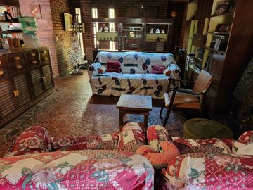 CASA 5 AMBIENTES EN VENTA ADROGUE CON PILETA