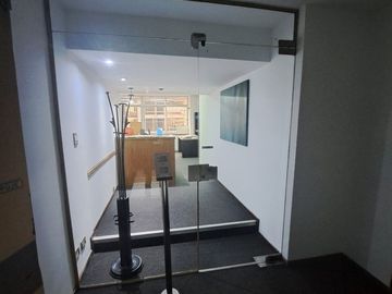 VENTA OFICINA 1 PISO DE 135M2 EN ESQ A 1C OBELISCO