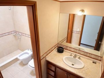 VENTA CASA CON QUINCHO Y FONDO EN MERLO APTO CRED.