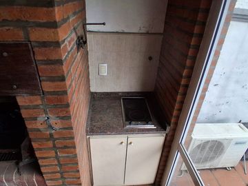 VENTA CASA CON QUINCHO Y FONDO EN MERLO APTO CRED.