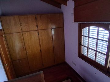 VENTA CASA CON QUINCHO Y FONDO EN MERLO APTO CRED.