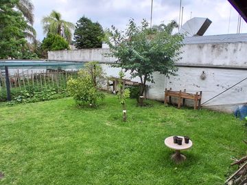 VENTA CASA CON QUINCHO Y FONDO EN MERLO APTO CRED.