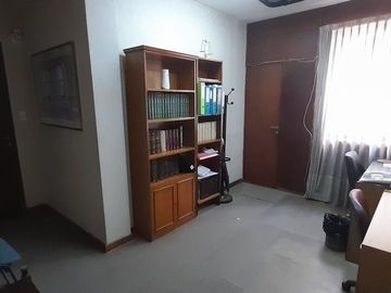 VENTA DE OFICINA 3 AMBIENTES CON BAÑO TRIBUNALES