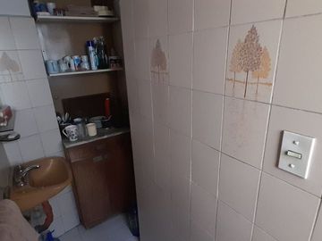 VENTA DE OFICINA 3 AMBIENTES CON BAÑO TRIBUNALES