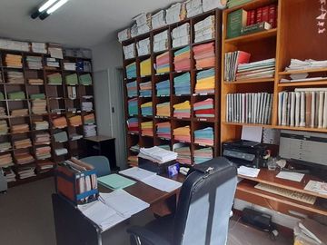 VENTA DE OFICINA 3 AMBIENTES CON BAÑO TRIBUNALES