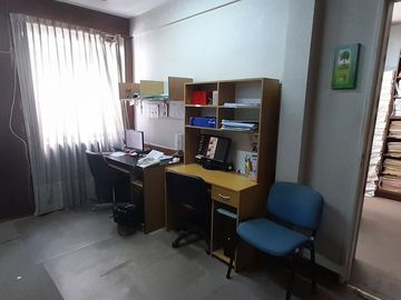 VENTA DE OFICINA 3 AMBIENTES CON BAÑO TRIBUNALES