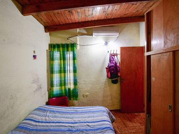LOTE CON 3 CASAS EN VENTA - APTA BANCO