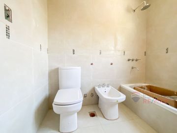 DUPLEX EN VENTA RINGUELET 2 DORMITORIOS COCHERA