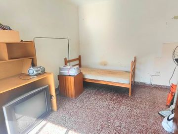 CASA EN VENTA EN LANUS. INVERSION!