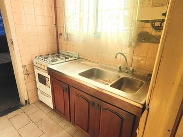CASA EN VENTA EN LANUS. INVERSION!