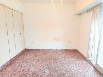 CASA EN VENTA EN LANUS. INVERSION!