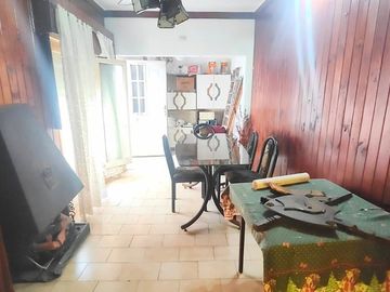 CASA EN VENTA EN LANUS. INVERSION!